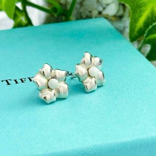 ティファニー(Tiffany & Co.)のTiffany ティファニー　ピアス　フラワー　パール　シルバー(ピアス)