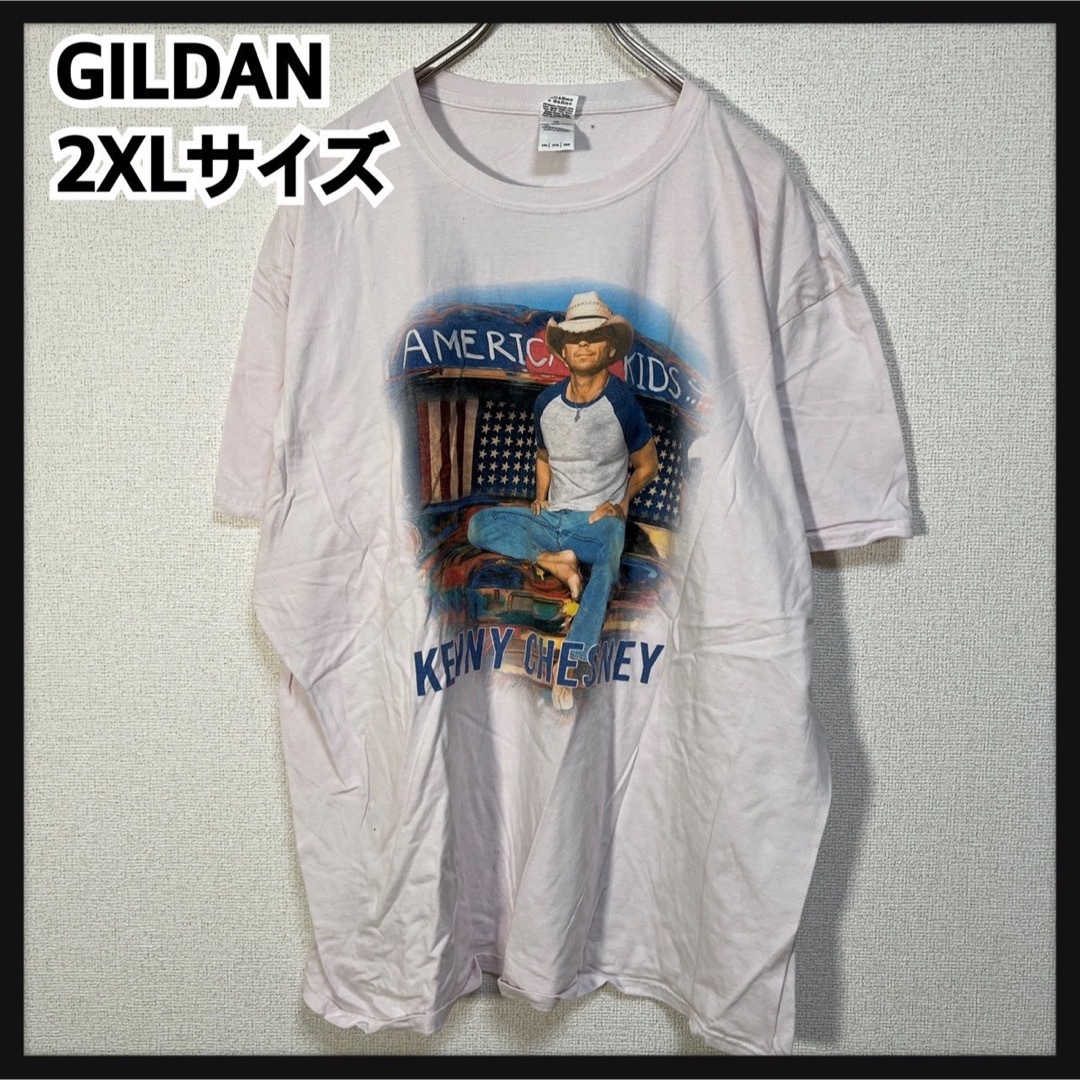 GILDAN(ギルタン)の【ギルダン】半袖Tシャツ　ケニーチェズニー　カントリーミュージック　ピンクF9 メンズのトップス(Tシャツ/カットソー(半袖/袖なし))の商品写真