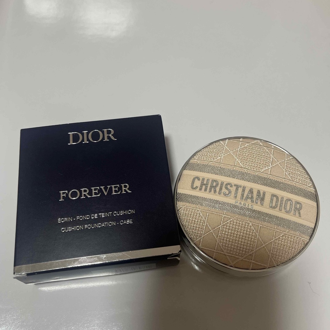 Christian Dior(クリスチャンディオール)のディオールクッションケース　限定色　ベージュ コスメ/美容のベースメイク/化粧品(ファンデーション)の商品写真