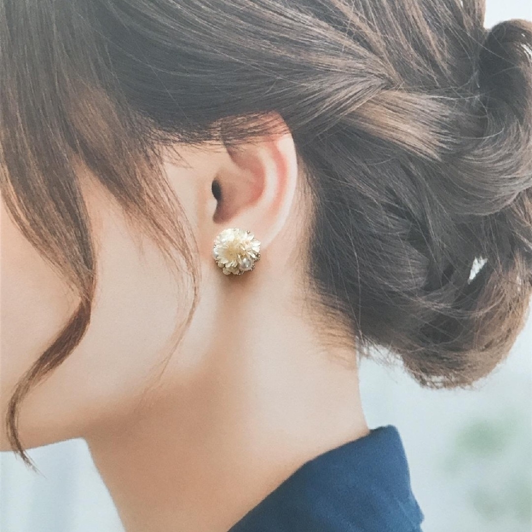 No.179　清楚な白　本物のお花のピアス　イヤリング ハンドメイドのアクセサリー(ピアス)の商品写真