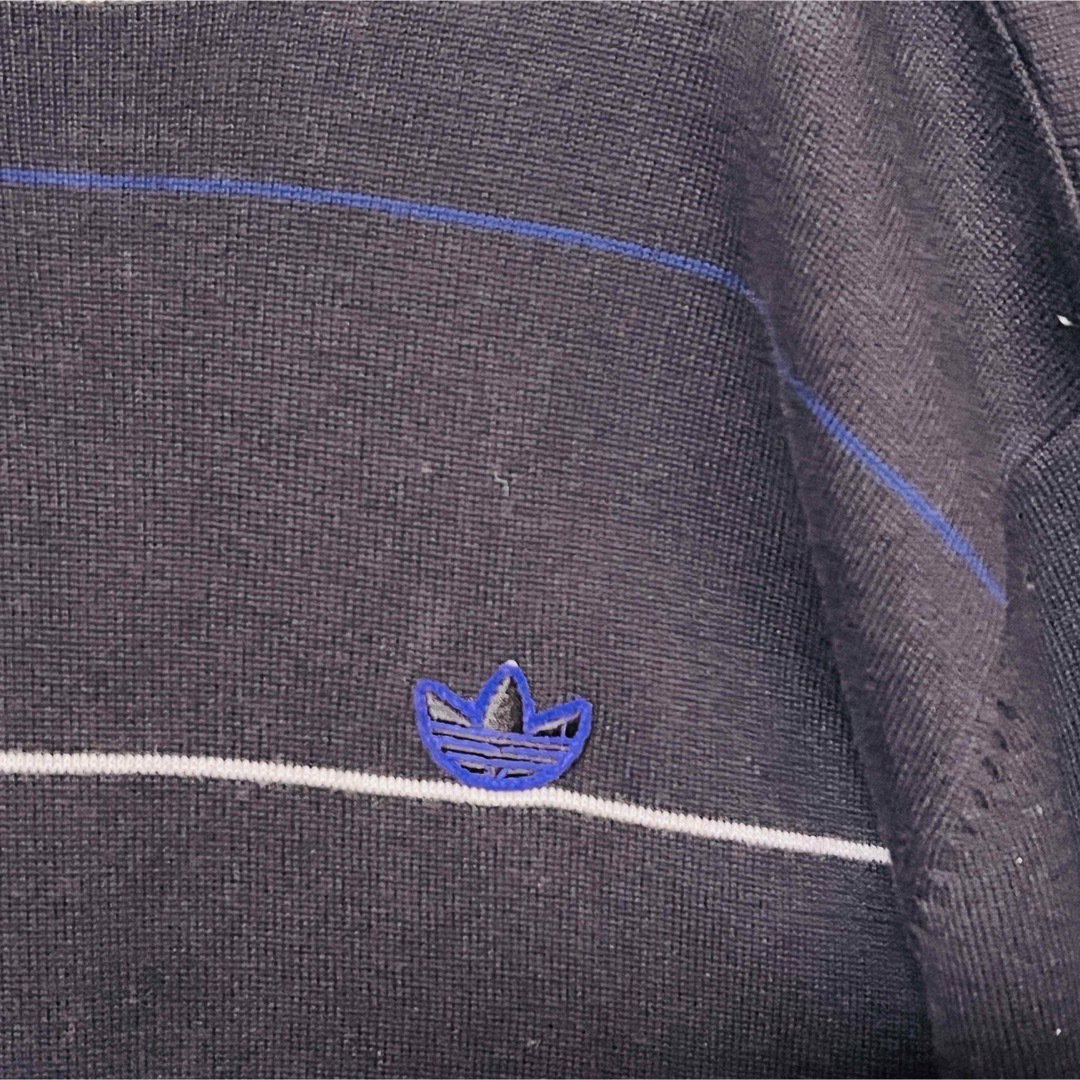 adidas(アディダス)のアディダスセーター　S トレフォイル　刺繍ロゴ  薄手　ブラック×パープル メンズのトップス(ニット/セーター)の商品写真