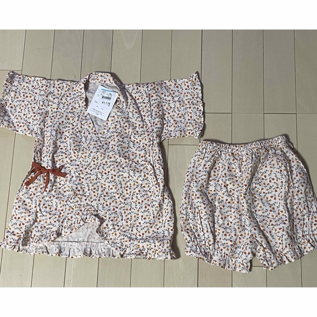 西松屋(ニシマツヤ)の甚平　女の子　110 小花柄 キッズ/ベビー/マタニティのキッズ服男の子用(90cm~)(甚平/浴衣)の商品写真