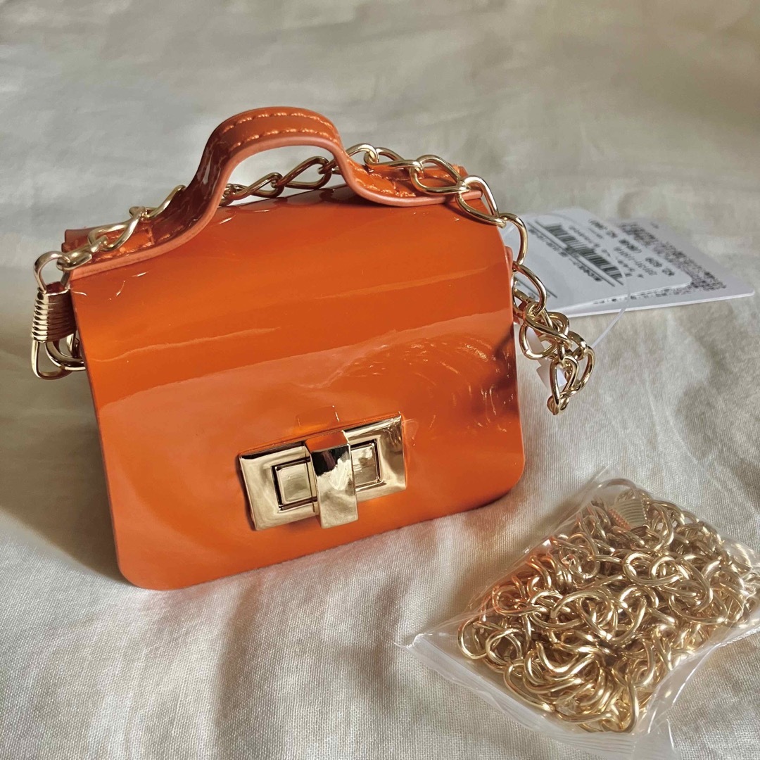 COOCO(クーコ)の新品 マイクロバッグ 小銭入れ ミニポーチ エナメルオレンジ レディースのバッグ(ショルダーバッグ)の商品写真