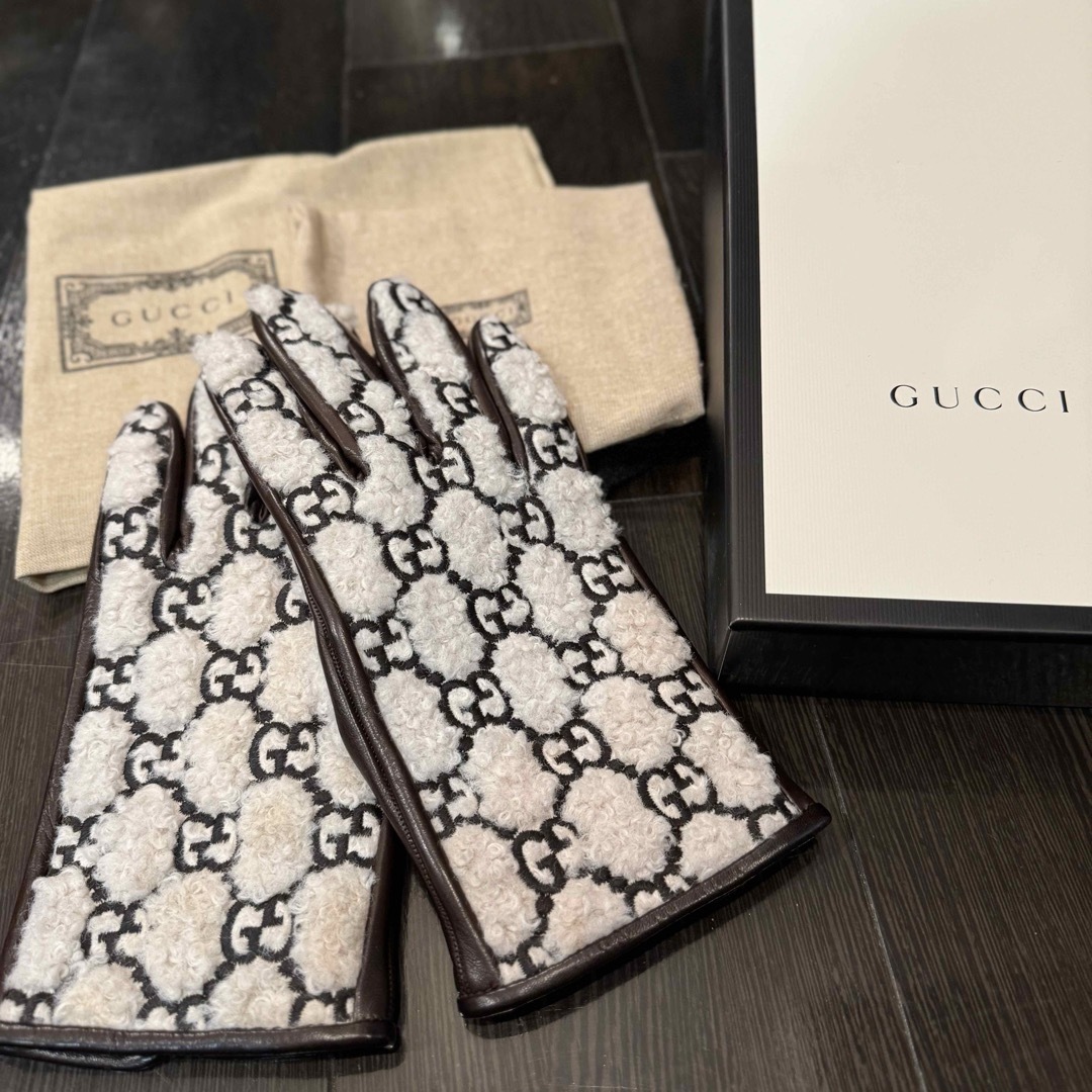 Gucci(グッチ)のGUCCI カーリーエコファー 手袋 (箱・巾着付) メンズのファッション小物(手袋)の商品写真