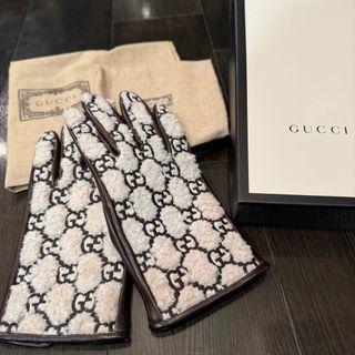 グッチ(Gucci)のGUCCI カーリーエコファー 手袋 (箱・巾着付)(手袋)