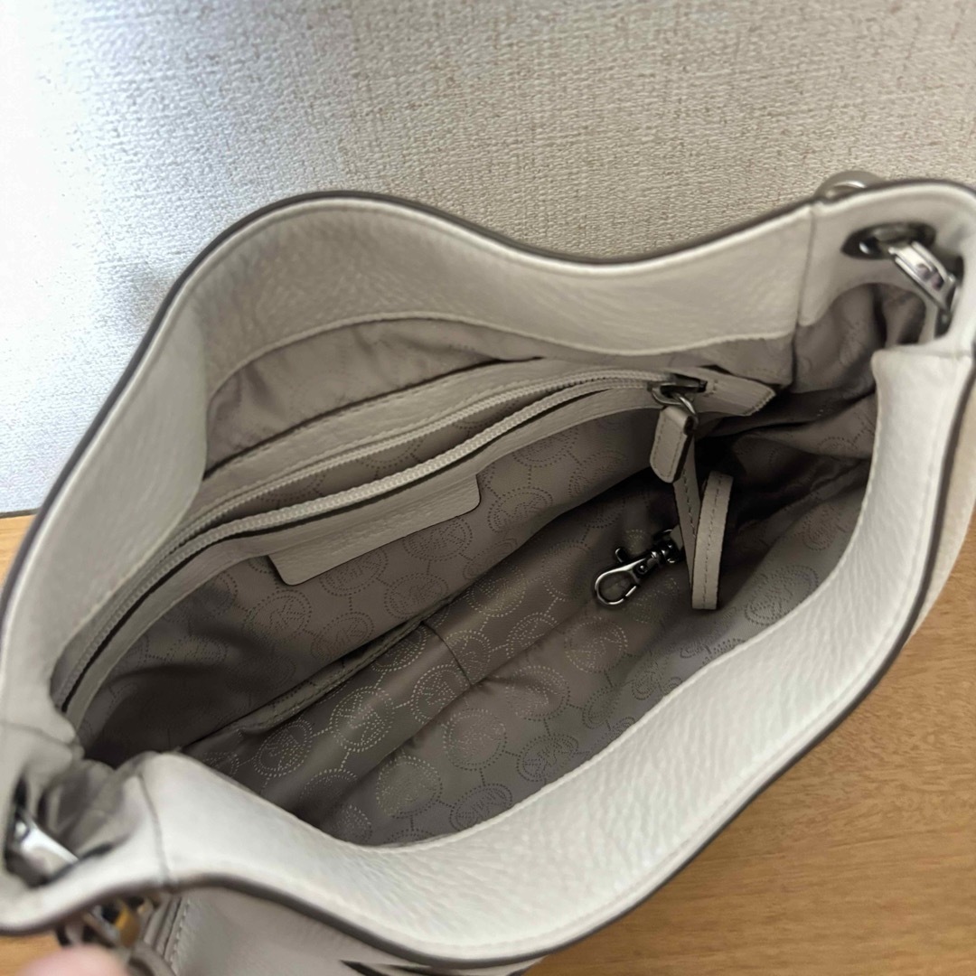 Michael Kors(マイケルコース)のマイケルコース　ハンドバッグ　ショルダーバッグ　アイボリー レディースのバッグ(ハンドバッグ)の商品写真