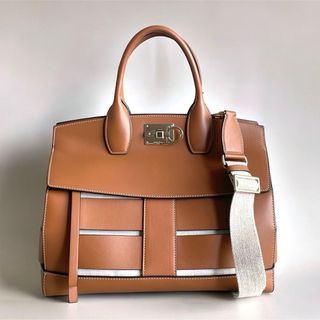 サルヴァトーレフェラガモ(Salvatore Ferragamo)の美品 Salvatore Ferragamo Studio ハンドバッグ(ハンドバッグ)