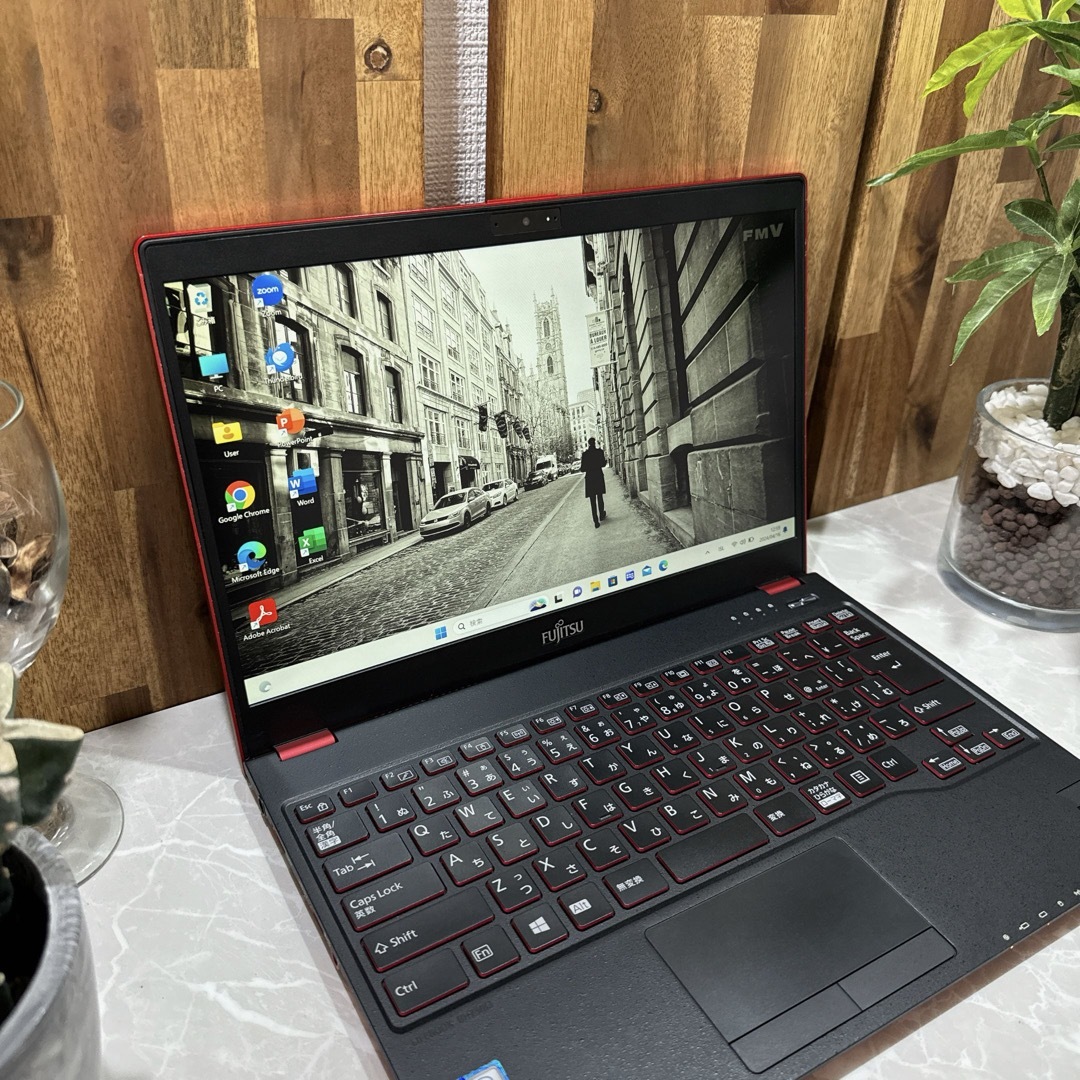 富士通(フジツウ)のLIFEBOOK UH75☘️i5第8世代☘️メモ4GB☘️SSD128GB スマホ/家電/カメラのPC/タブレット(ノートPC)の商品写真