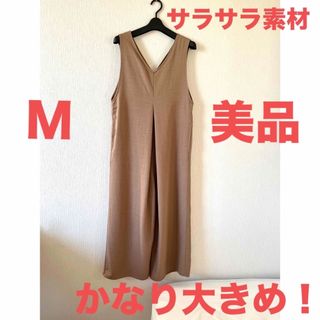 ドレスキップ(DRESKIP)のパンツMサイズベージュサロペットMサイズ　 ワイドパンツ　マタニティ体型カバー(オールインワン)