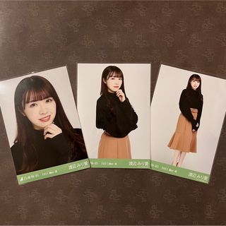 ノギザカフォーティーシックス(乃木坂46)の乃木坂46 渡辺みり愛 変形ブラウス コンプ 生写真(アイドルグッズ)