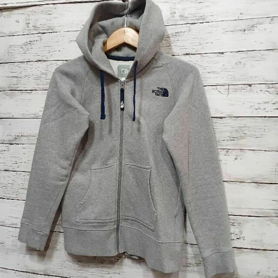 THE NORTH FACE(ザノースフェイス)の✨人気✨ ザノースフェイス パーカー グレー M キャンプ アウトドア レディースのトップス(パーカー)の商品写真