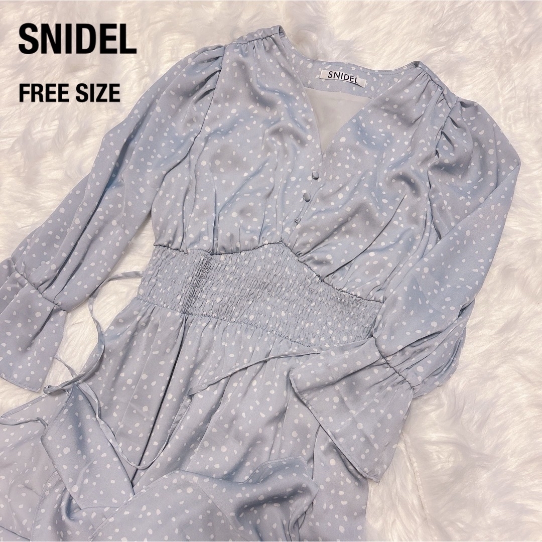 SNIDEL(スナイデル)の美品　スナイデル snidel 水色　ダルメシアンドット柄　ワンピース レディースのワンピース(ロングワンピース/マキシワンピース)の商品写真