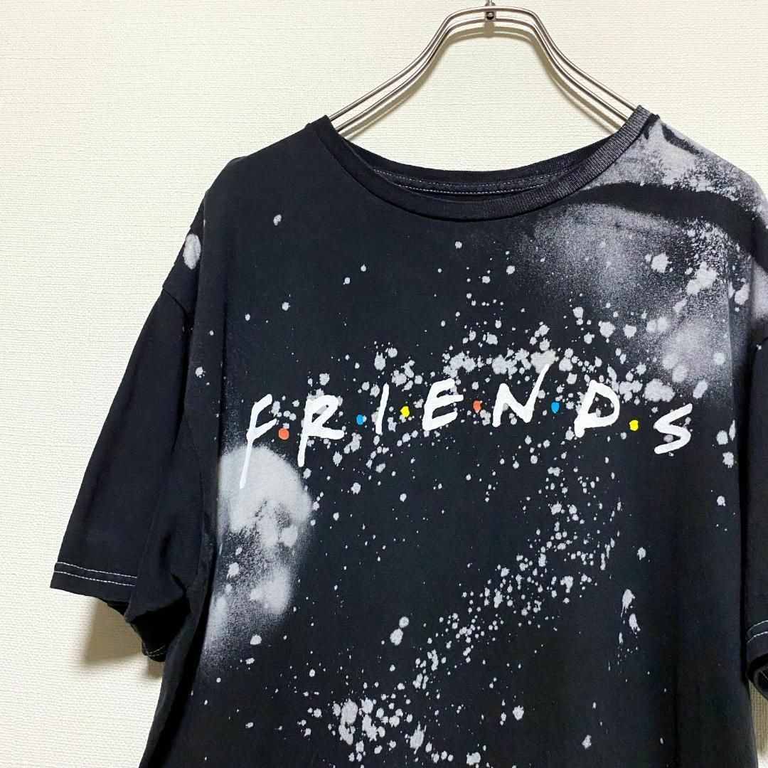 TV&MOVIE(ティービーアンドムービー)のアメリカ古着　ドラマ　フレンズ　FRIENDS　半袖Tシャツ　ブリーチ　I110 メンズのトップス(Tシャツ/カットソー(半袖/袖なし))の商品写真