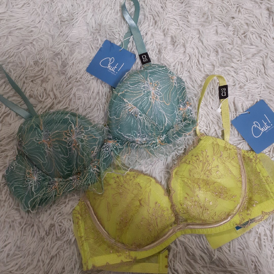 Chut! INTIMATES(シュットインティメイツ)の新品タグ付き　シュット！　ブラジャー　花柄　刺繍　レース　フリル　２枚セット レディースの下着/アンダーウェア(ブラ)の商品写真