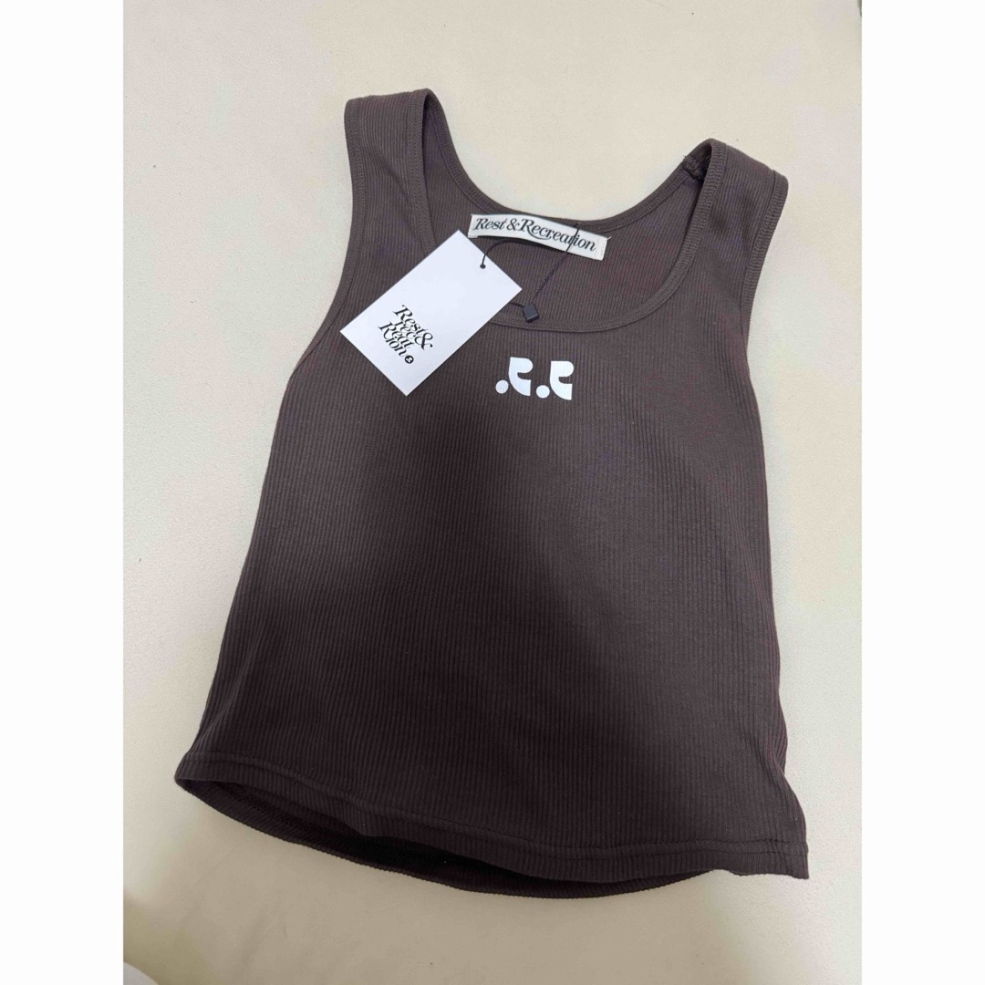 Courreges(クレージュ)の RR LOGO SHORT TANK TOP - BROWN レディースのトップス(Tシャツ(半袖/袖なし))の商品写真