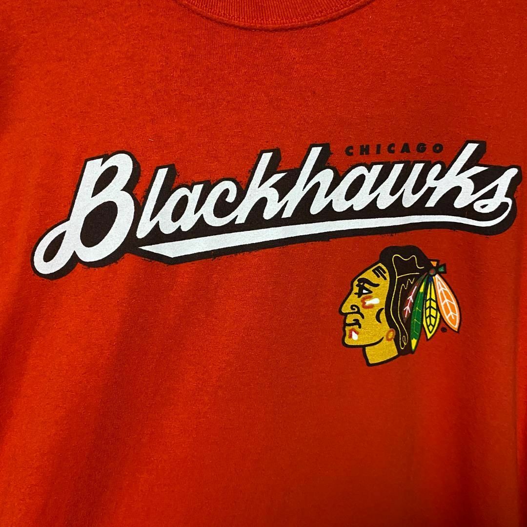 GILDAN(ギルタン)のアメリカ古着　NHL シカゴブラックホークス　半袖　Tシャツ　企業ロゴ　Q224 メンズのトップス(Tシャツ/カットソー(半袖/袖なし))の商品写真