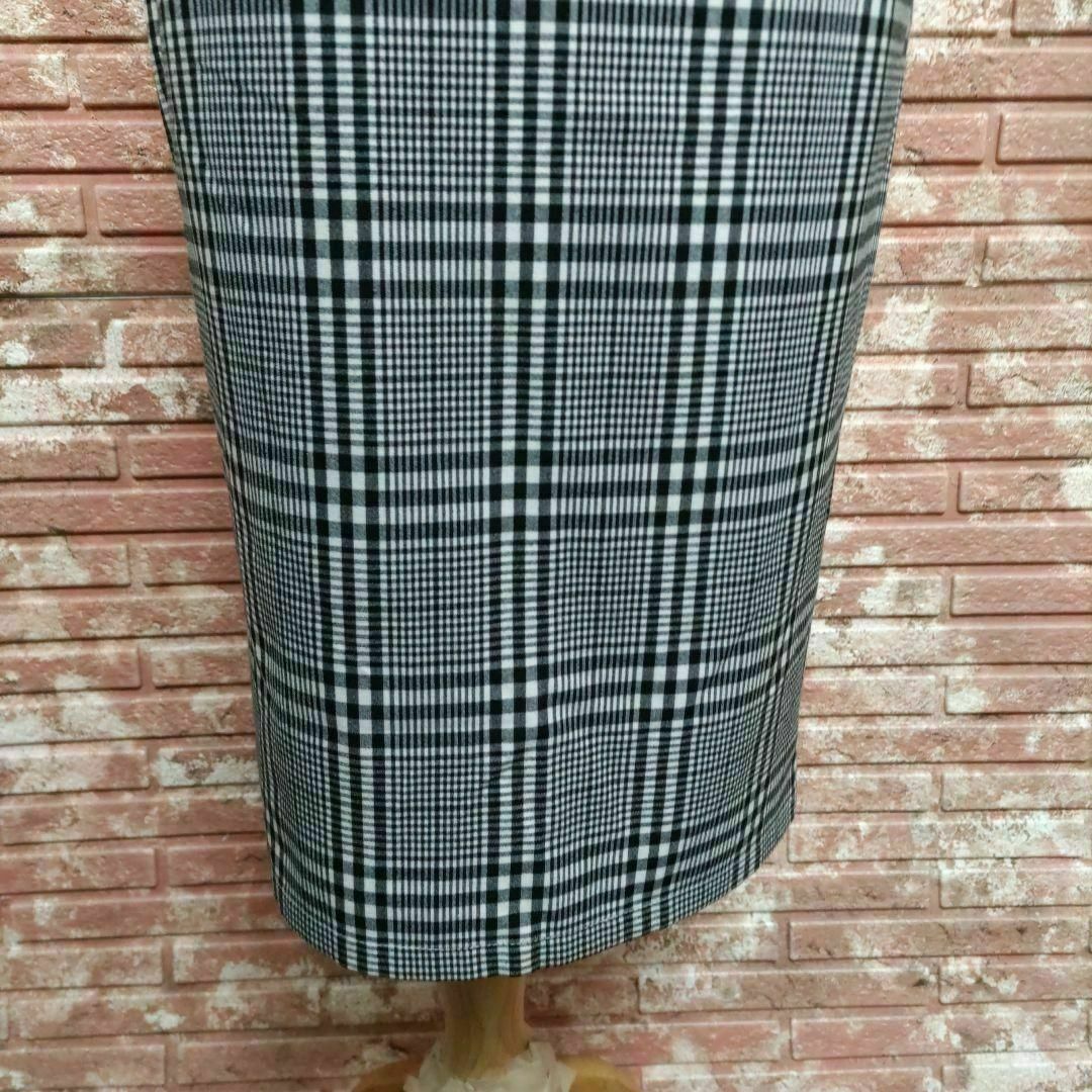 GU(ジーユー)のGU ジーユー チェック柄 ナロー ミディ丈スカート 黒 Mサイズ レディースのスカート(ひざ丈スカート)の商品写真