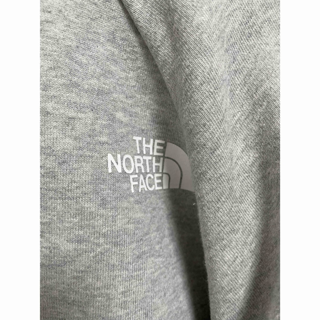 THE NORTH FACE(ザノースフェイス)の【最安値】ノースフェイス⭐︎スウェット⭐︎グレー キッズ/ベビー/マタニティのキッズ服男の子用(90cm~)(その他)の商品写真