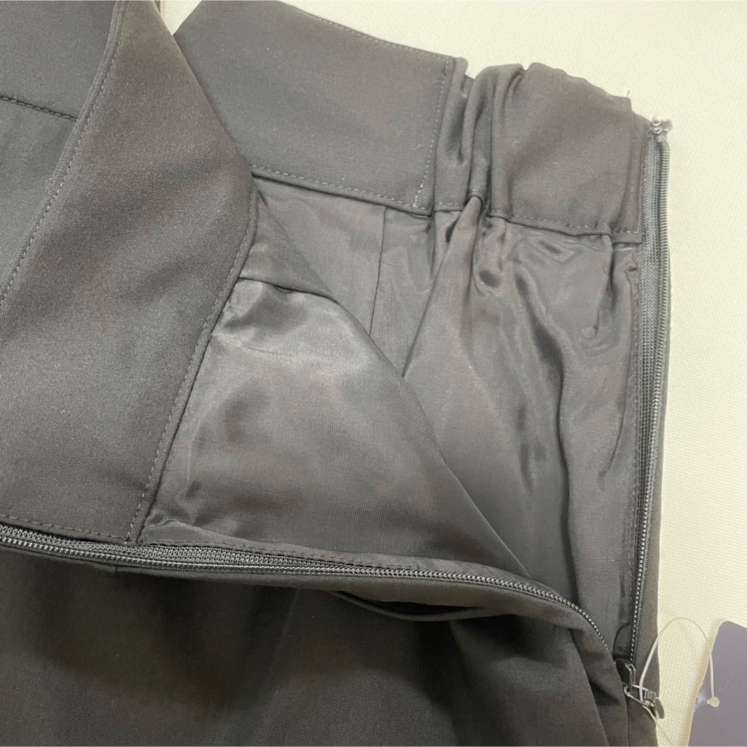 SHIPS(シップス)の【新品タグ付】SHIPSウォッシャブルスカート　黒　サイズ36 レディースのスカート(ひざ丈スカート)の商品写真
