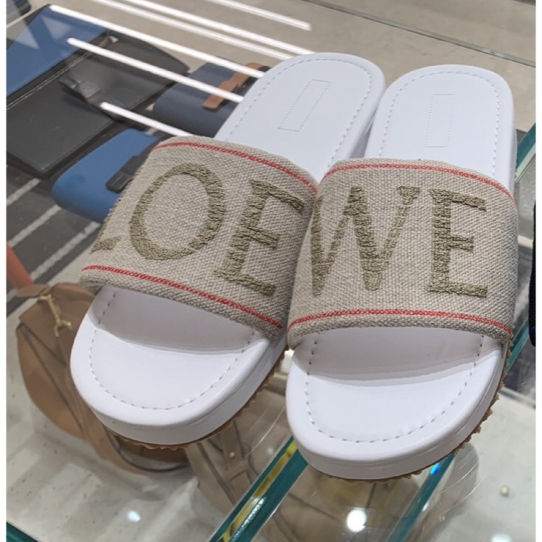 LOEWE(ロエベ)のロエベ LOEWE サンダル　ホワイト　39 レディースの靴/シューズ(サンダル)の商品写真