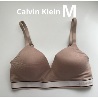 Calvin Klein - 新品　カルバンクライン　Mサイズ　ベージュ　ワイヤレスブラ　ノンワイヤー