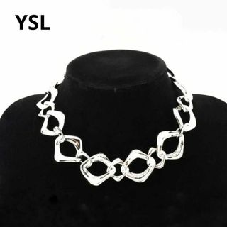 イヴサンローラン(Yves Saint Laurent)のイヴサンローラン　シルバー　チェーンネックレス　箱付き　アクセサリー　YSL(ネックレス)