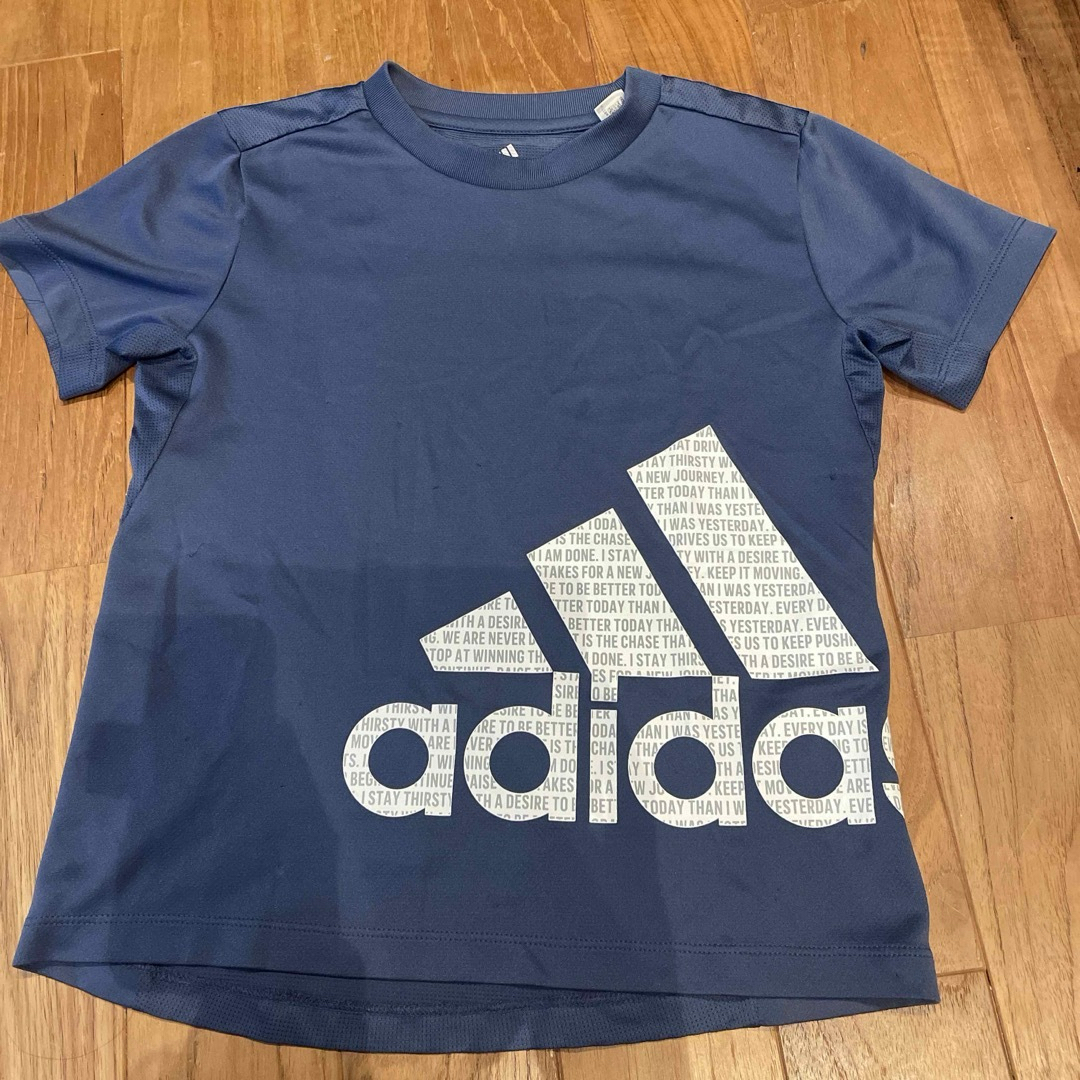 adidas 130センチ キッズ/ベビー/マタニティのキッズ服男の子用(90cm~)(Tシャツ/カットソー)の商品写真