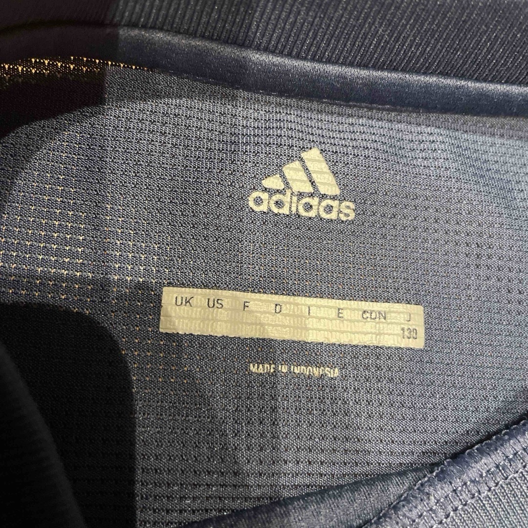 adidas 130センチ キッズ/ベビー/マタニティのキッズ服男の子用(90cm~)(Tシャツ/カットソー)の商品写真