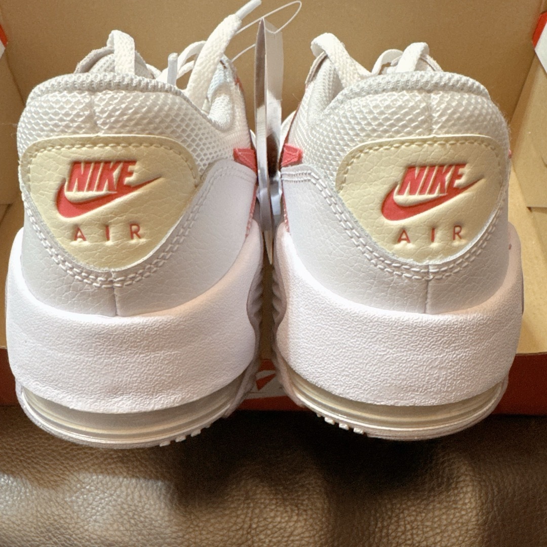 NIKE(ナイキ)のNIKE  AIRMAX EXCEE GS  23.5cm  新品　匿名配送 レディースの靴/シューズ(スニーカー)の商品写真