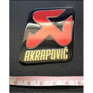 アクラポビッチ（AKRAPOVIC）★アルミ耐熱ステッカー★５．９×５ｃｍ(ステッカー)