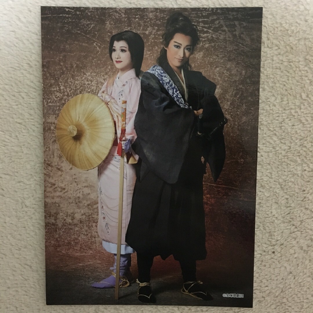 宝塚(タカラヅカ)の月組　珠城りょう　非売品ポストカード エンタメ/ホビーのコレクション(印刷物)の商品写真