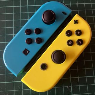 ニンテンドースイッチ(Nintendo Switch)のジョイコン　★ブルー・イエロー★   作動品(家庭用ゲーム機本体)