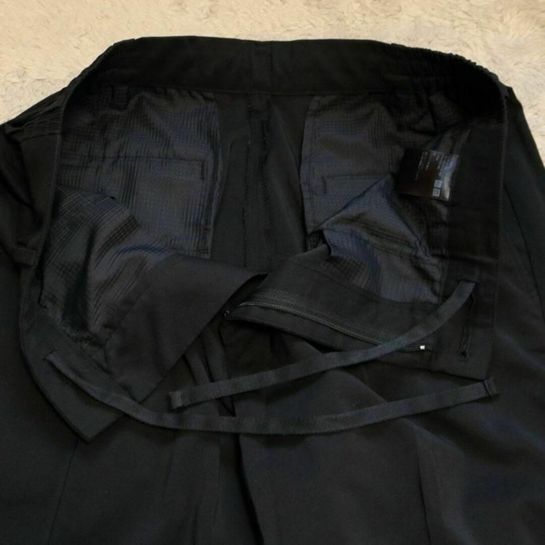 UNIQLO(ユニクロ)のUNIQLO タックテーパードパンツ ウルトラライト Mサイズ ブラック メンズのパンツ(スラックス)の商品写真