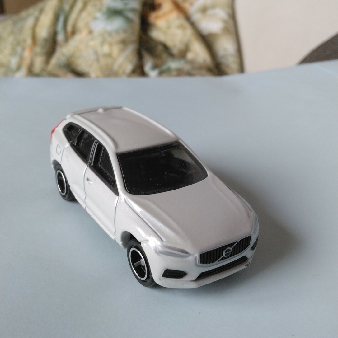 トミカ　ボルボXC60 エンタメ/ホビーのおもちゃ/ぬいぐるみ(ミニカー)の商品写真