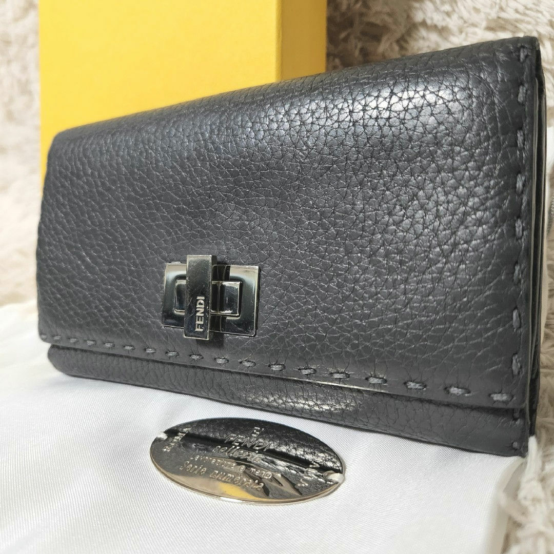 FENDI(フェンディ)の付属品付き FENDI フェンディ ピーカブー 長財布 折り財布 ターンロック レディースのファッション小物(財布)の商品写真