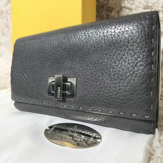 フェンディ(FENDI)の付属品付き FENDI フェンディ ピーカブー 長財布 折り財布 ターンロック(財布)