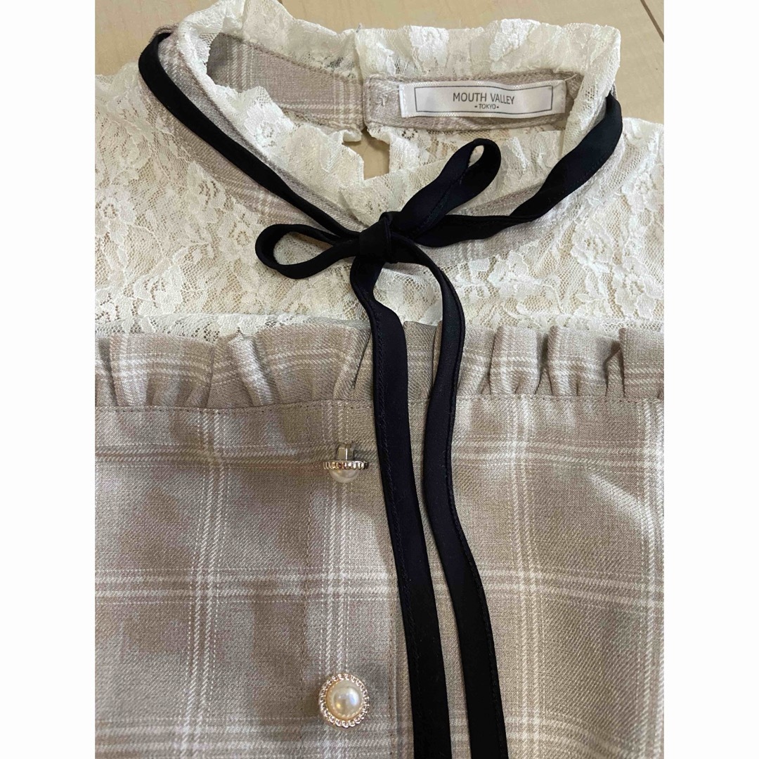 チェックブラウス　レース　リボン レディースのトップス(シャツ/ブラウス(半袖/袖なし))の商品写真