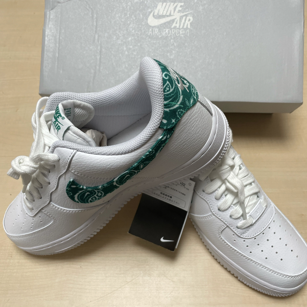 NIKE(ナイキ)のNIKE (WMNS)AIR FORCE 1 '07 ESS メンズの靴/シューズ(スニーカー)の商品写真