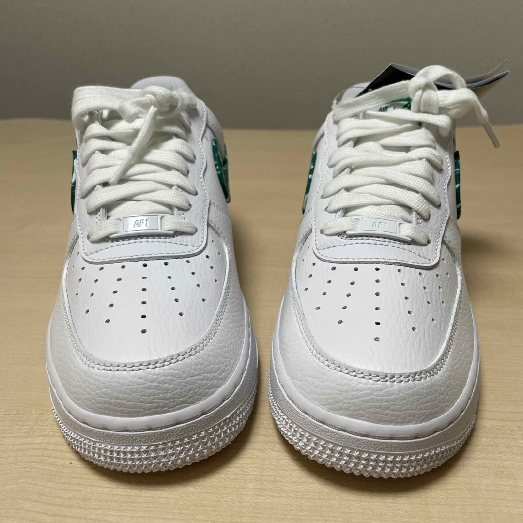 NIKE(ナイキ)のNIKE (WMNS)AIR FORCE 1 '07 ESS メンズの靴/シューズ(スニーカー)の商品写真