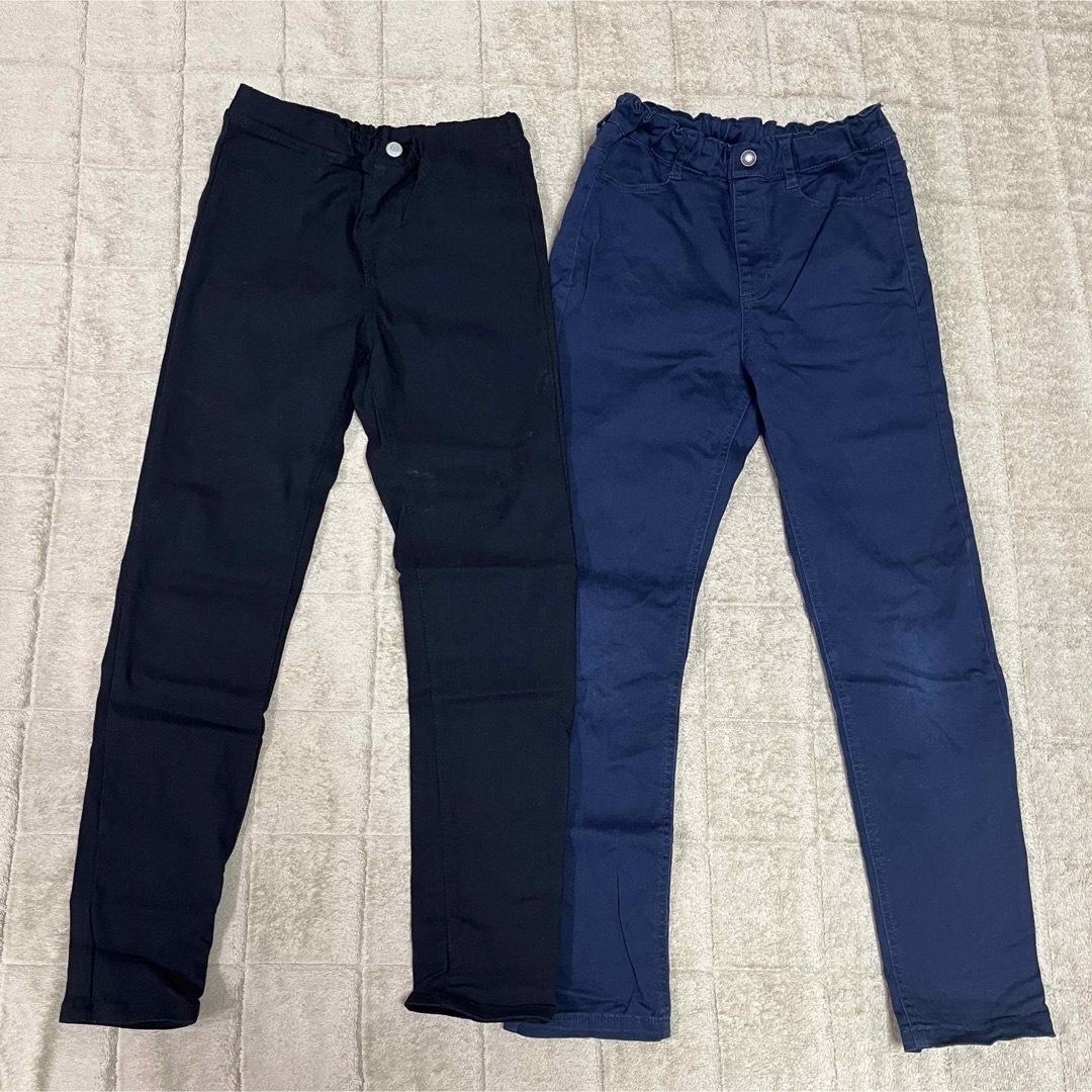 GU(ジーユー)のGU キッズ　ボトムス　パンツ　２枚セット　黒　紺　140 キッズ/ベビー/マタニティのキッズ服男の子用(90cm~)(パンツ/スパッツ)の商品写真