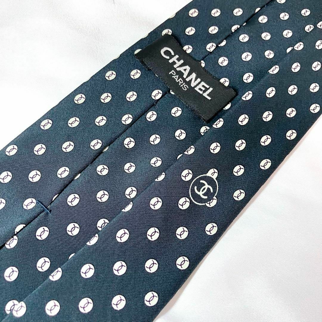 CHANEL(シャネル)のシャネル　ネクタイ　ネイビー系　ブラック系　水玉　柄物　ビジネス　スーツ　ココ メンズのファッション小物(ネクタイ)の商品写真