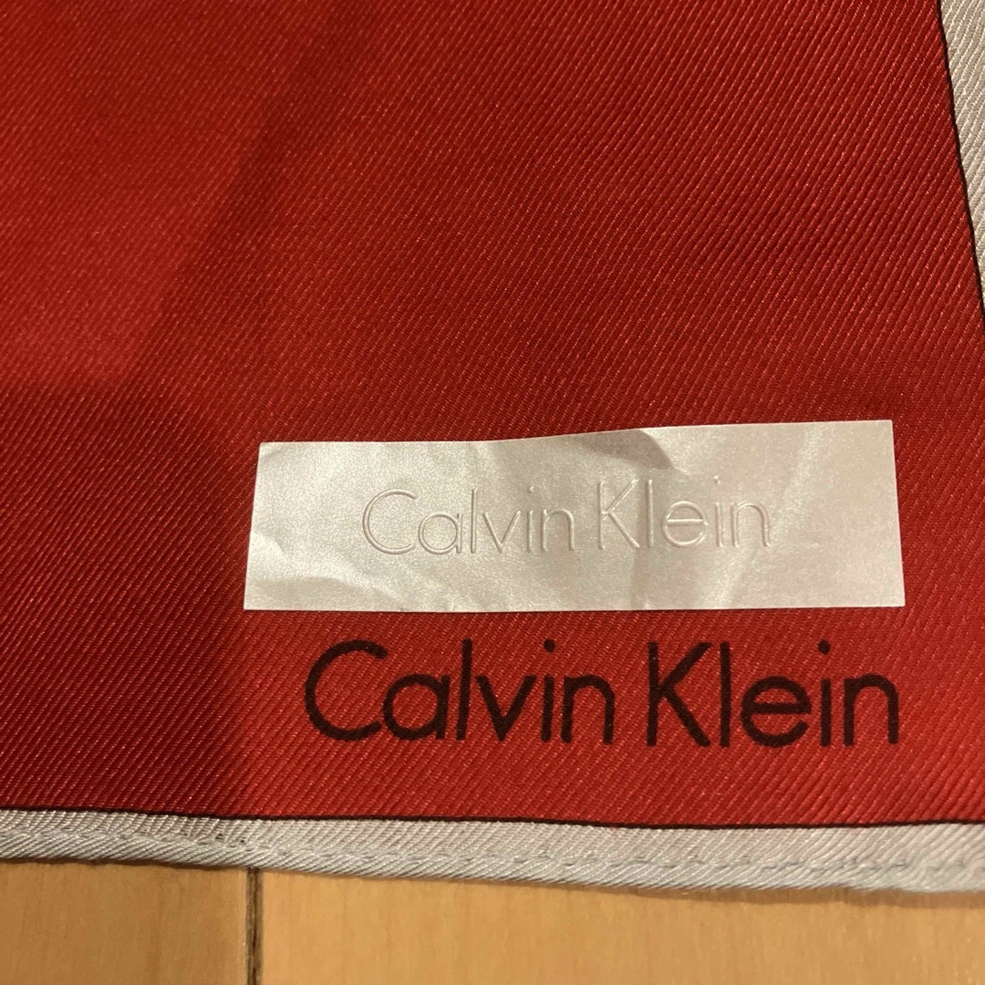 Calvin Klein(カルバンクライン)のカルバンクライン❣️シルク100%ハンカチ、スカーフ メンズのファッション小物(ハンカチ/ポケットチーフ)の商品写真