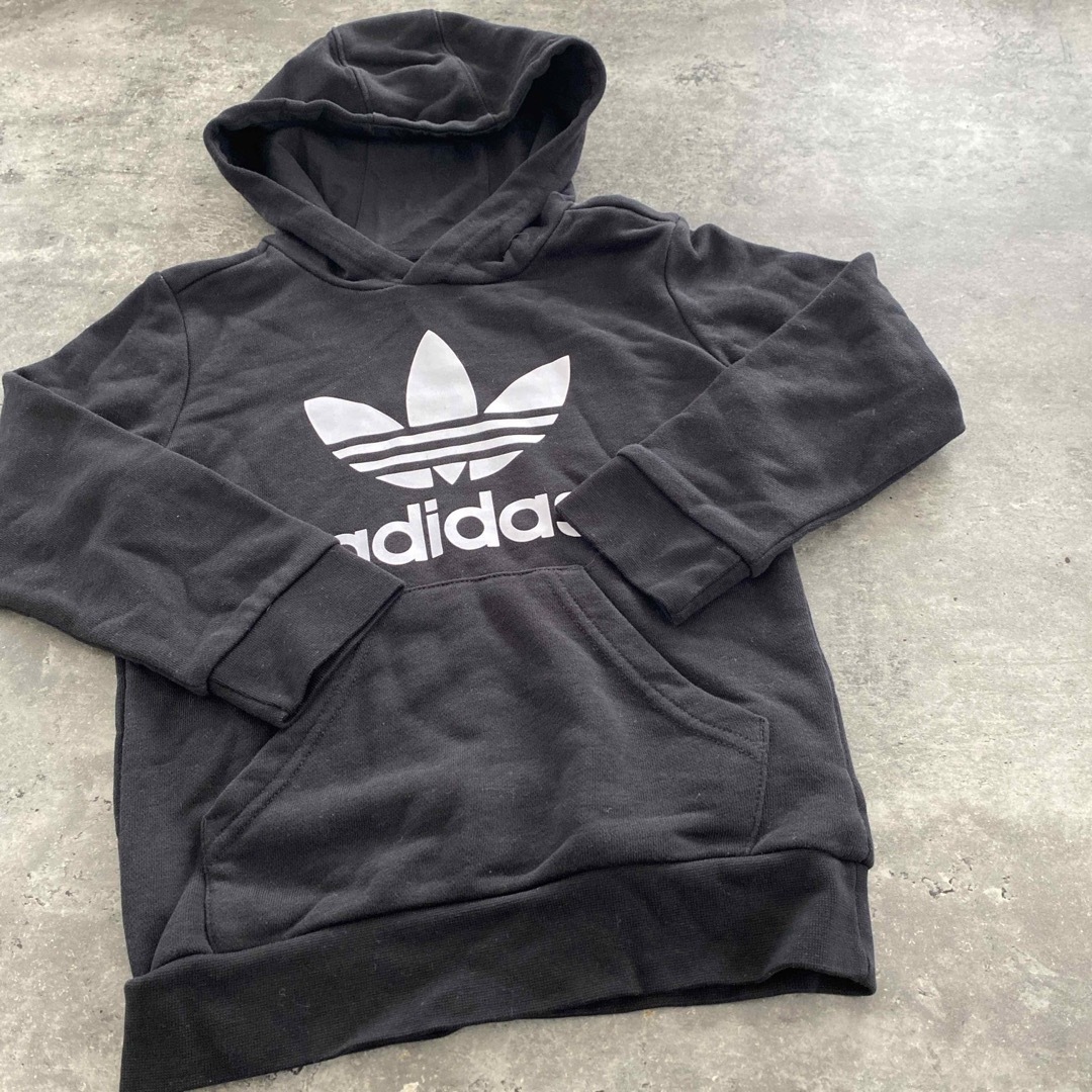 adidas(アディダス)のadidasパーカー120 新品 キッズ/ベビー/マタニティのキッズ服男の子用(90cm~)(Tシャツ/カットソー)の商品写真