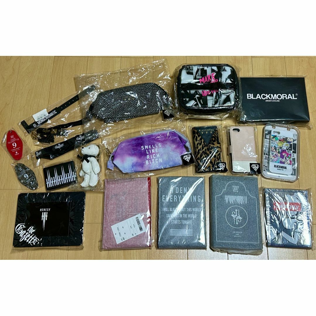 the GazettE ☆ 未使用 グッズ 大量 セット エンタメ/ホビーのタレントグッズ(ミュージシャン)の商品写真