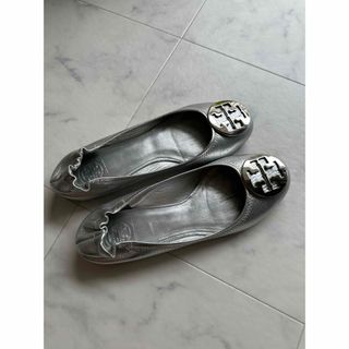 Tory Burch(バレエシューズ ・ シルバー/銀色系)のフリマ Tory Burch(バレエシューズ ・ シルバー/銀色系)のフリマ