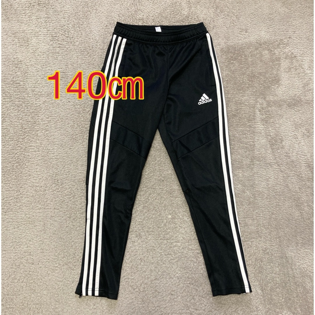 adidas(アディダス)の【中古品】　キッズ　adidas  ジャージパンツ キッズ/ベビー/マタニティのキッズ服男の子用(90cm~)(パンツ/スパッツ)の商品写真