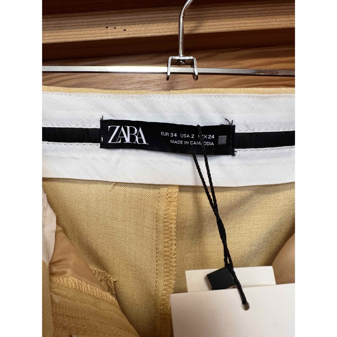 ZARA(ザラ)の新品タグ付き！ZARA ザラ　パステルイエローパンツ レディースのパンツ(カジュアルパンツ)の商品写真