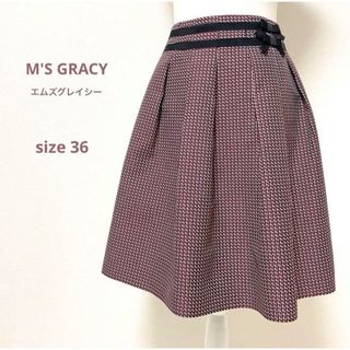 エムズグレイシー(M'S GRACY)のM'S GRACYエムズグレイシー 総柄膝丈フレアスカート リボン 幾何学模様(ひざ丈スカート)