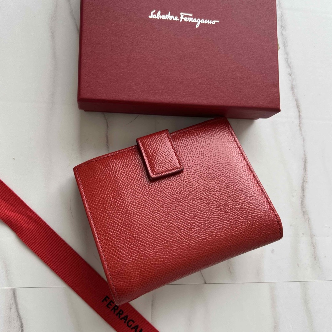 Salvatore Ferragamo(サルヴァトーレフェラガモ)の370 美品 Ferragamo サルヴァトーレフェラガモ 2つ折り財布 レディースのファッション小物(財布)の商品写真