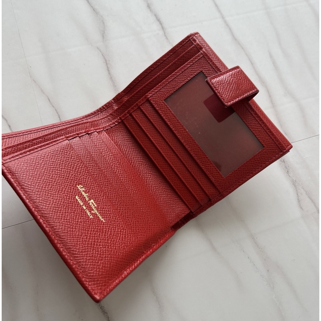 Salvatore Ferragamo(サルヴァトーレフェラガモ)の370 美品 Ferragamo サルヴァトーレフェラガモ 2つ折り財布 レディースのファッション小物(財布)の商品写真